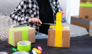 Fitas coloridas adesivas aplicadas na organização, identificação e sinalização de ambientes