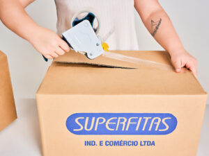 O custo oculto do empacotamento como fitas adesivas de baixa qualidade estao gerando avarias na sua logistica